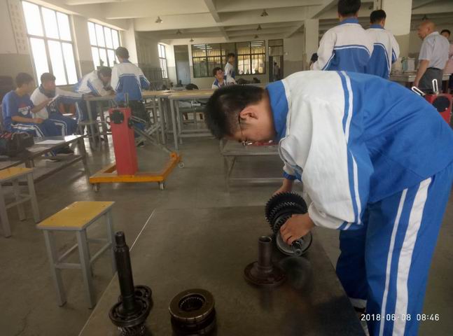 日出水了啊快点使劲动态图