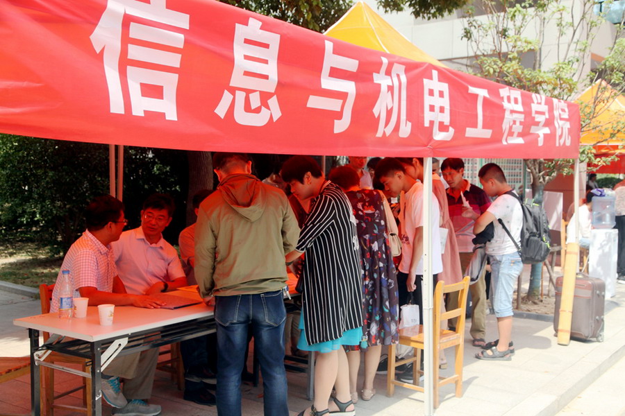 日出水了啊快点使劲动态图