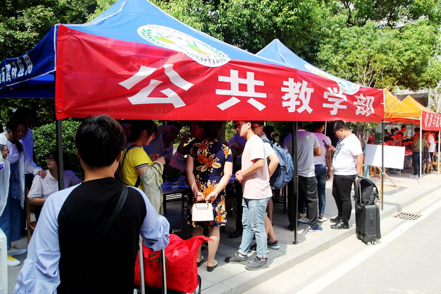 日出水了啊快点使劲动态图