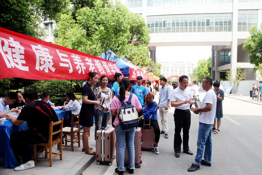 日出水了啊快点使劲动态图