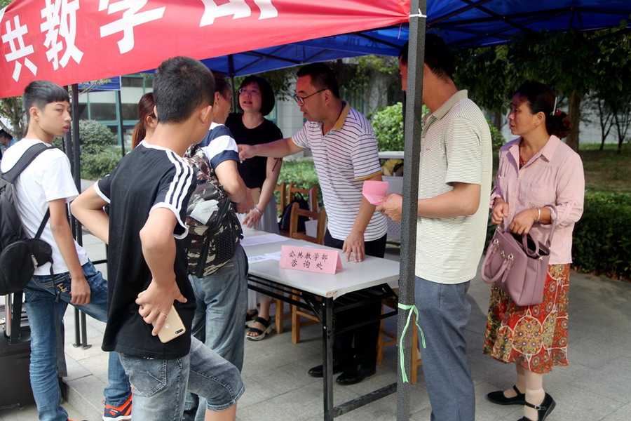 日出水了啊快点使劲动态图