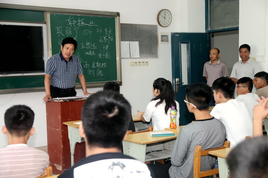 日出水了啊快点使劲动态图