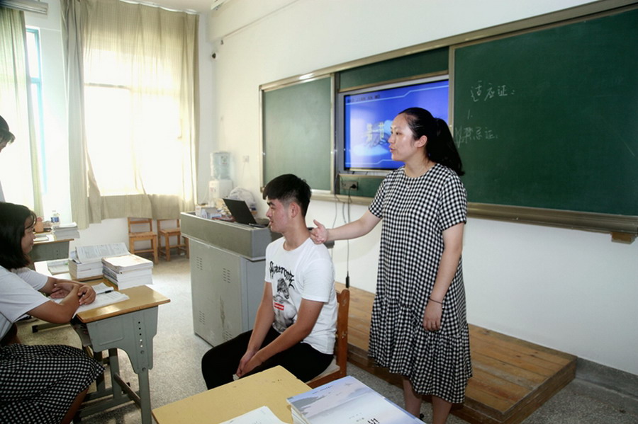 日出水了啊快点使劲动态图