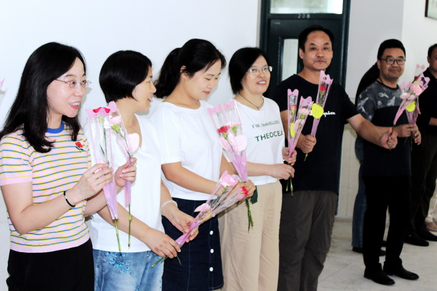 日出水了啊快点使劲动态图