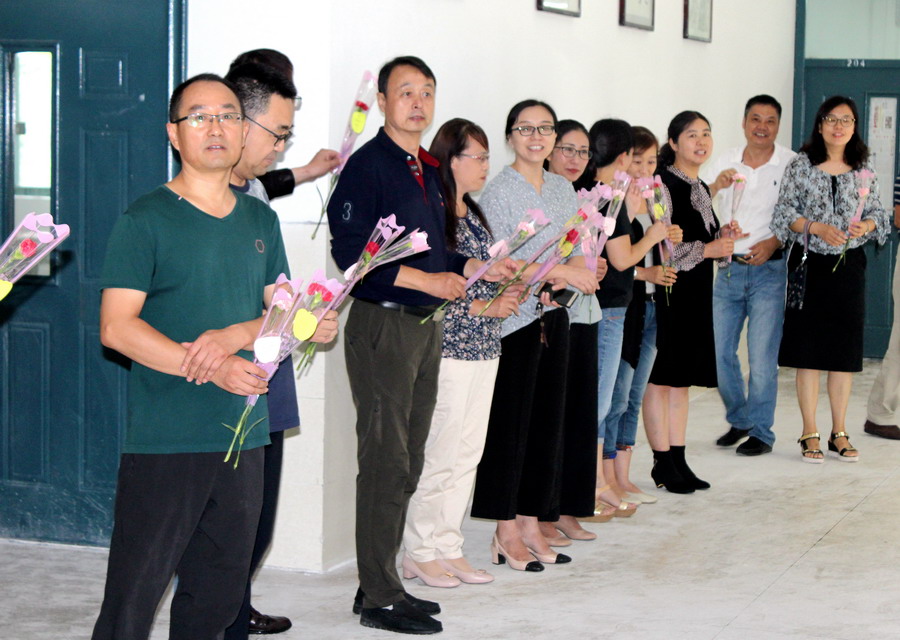 日出水了啊快点使劲动态图