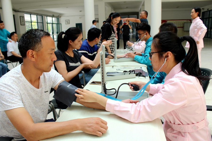 日出水了啊快点使劲动态图