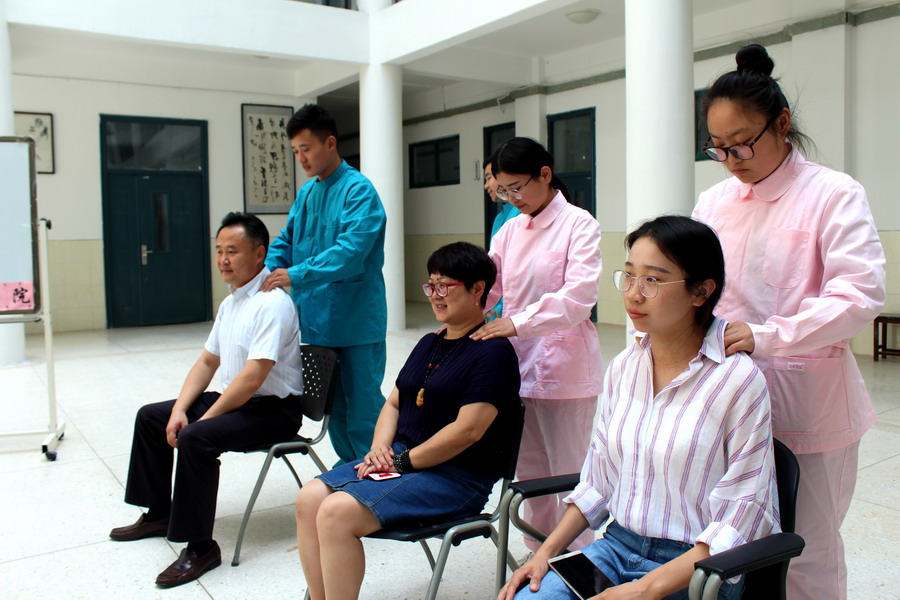 日出水了啊快点使劲动态图