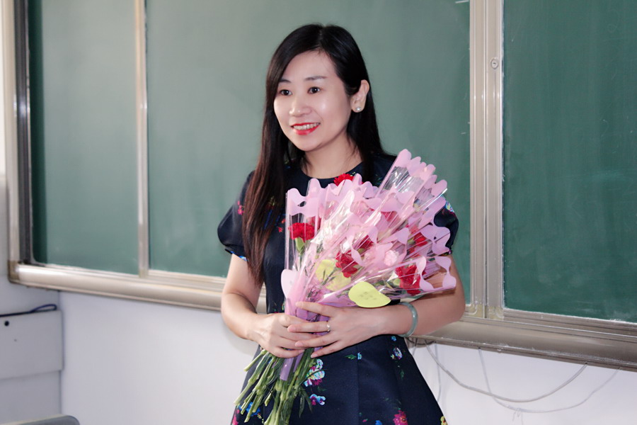 日出水了啊快点使劲动态图