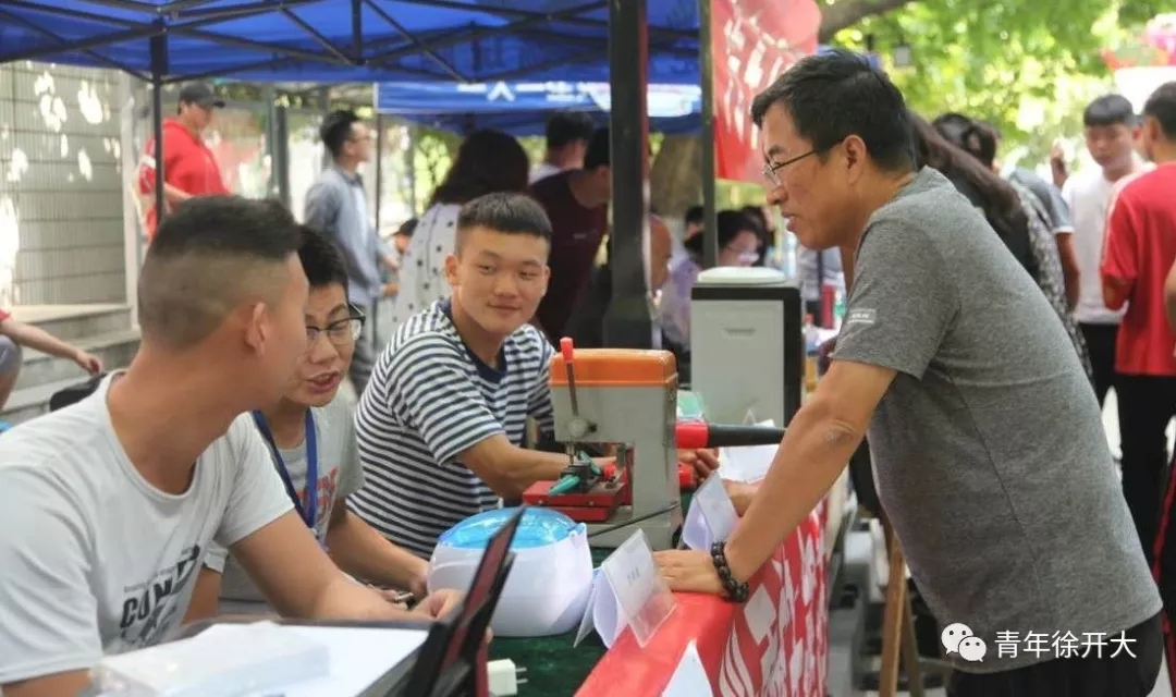 日出水了啊快点使劲动态图