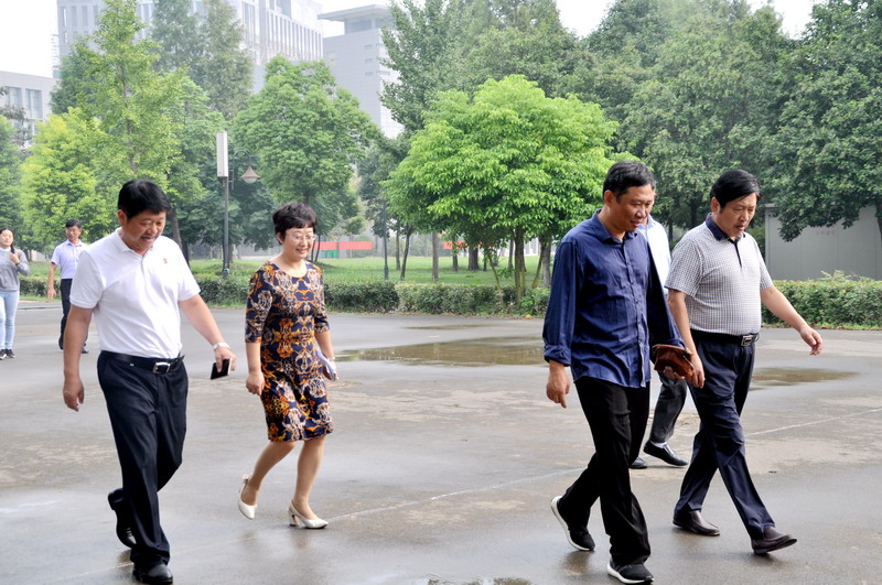 日出水了啊快点使劲动态图