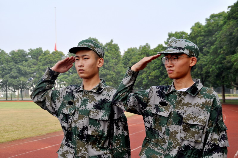 日出水了啊快点使劲动态图