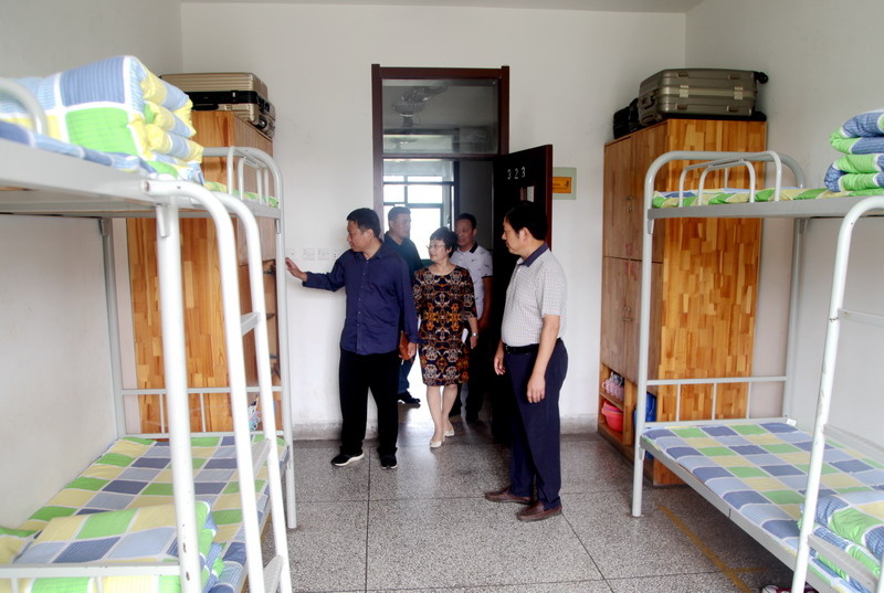 日出水了啊快点使劲动态图