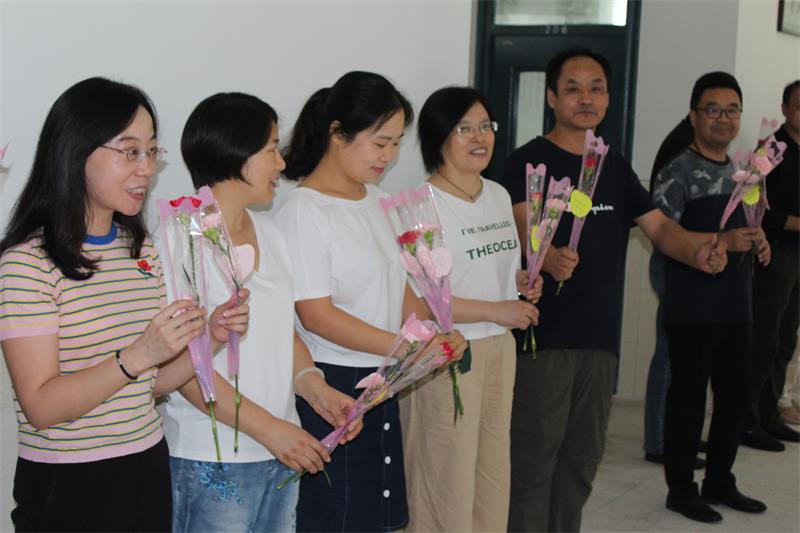 日出水了啊快点使劲动态图