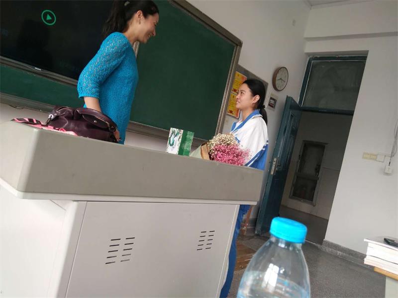 日出水了啊快点使劲动态图