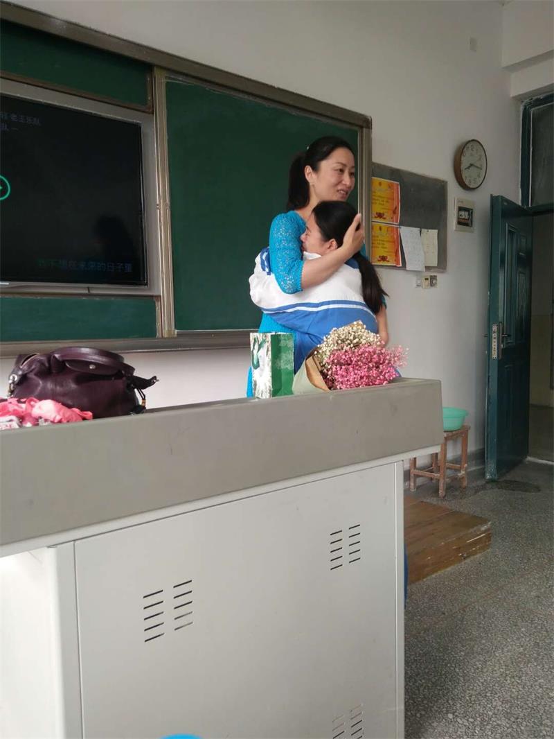 日出水了啊快点使劲动态图