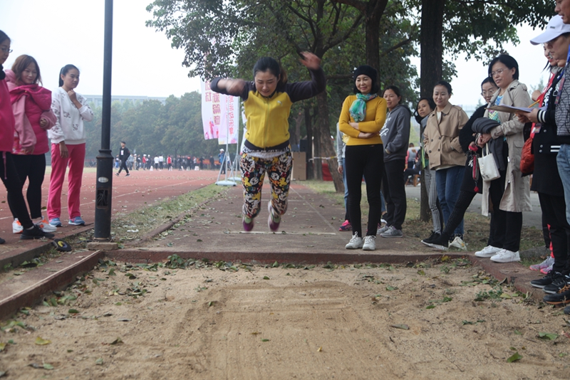 日出水了啊快点使劲动态图