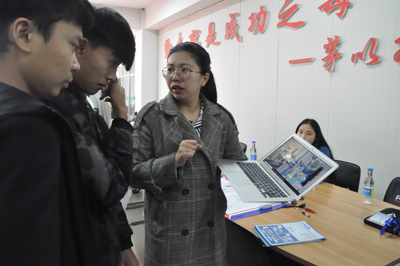 日出水了啊快点使劲动态图