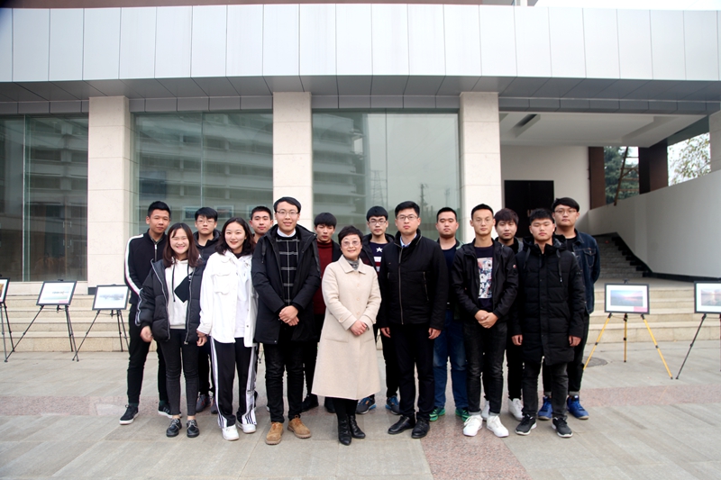 日出水了啊快点使劲动态图