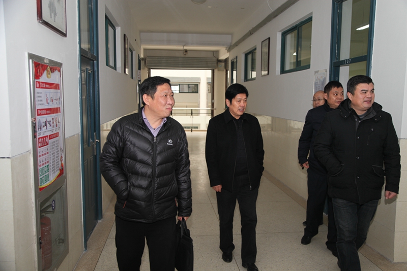 日出水了啊快点使劲动态图