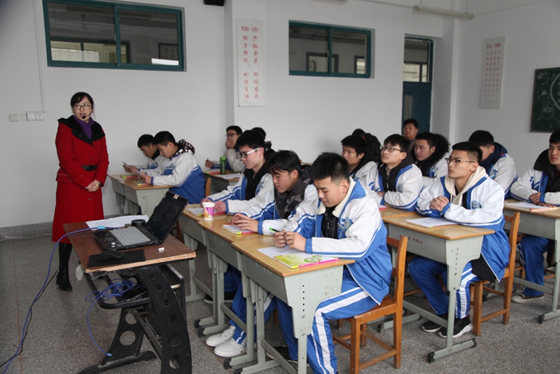 日出水了啊快点使劲动态图