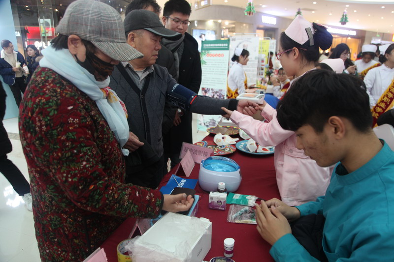 日出水了啊快点使劲动态图