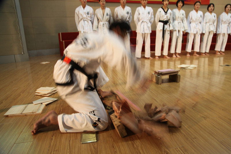 日出水了啊快点使劲动态图