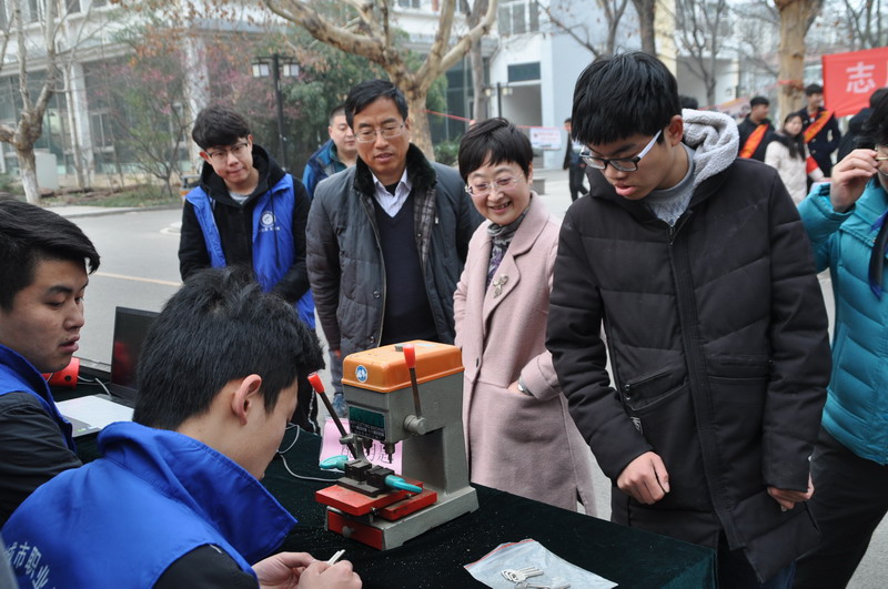 日出水了啊快点使劲动态图