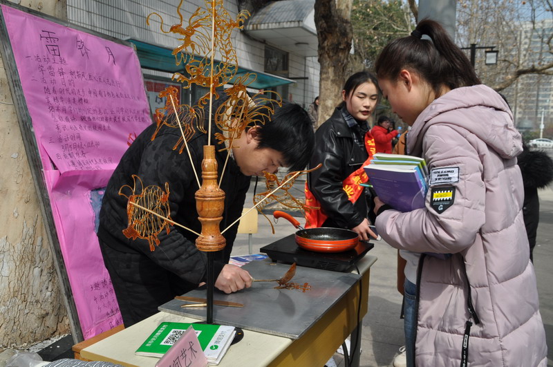 日出水了啊快点使劲动态图