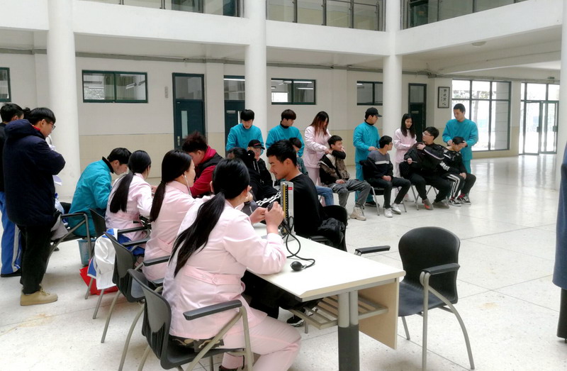 日出水了啊快点使劲动态图