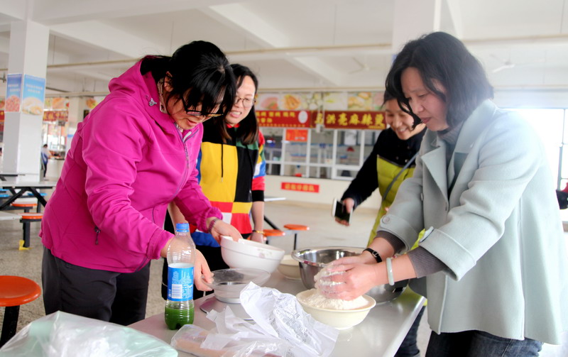 日出水了啊快点使劲动态图