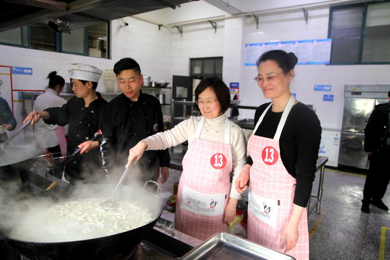 日出水了啊快点使劲动态图