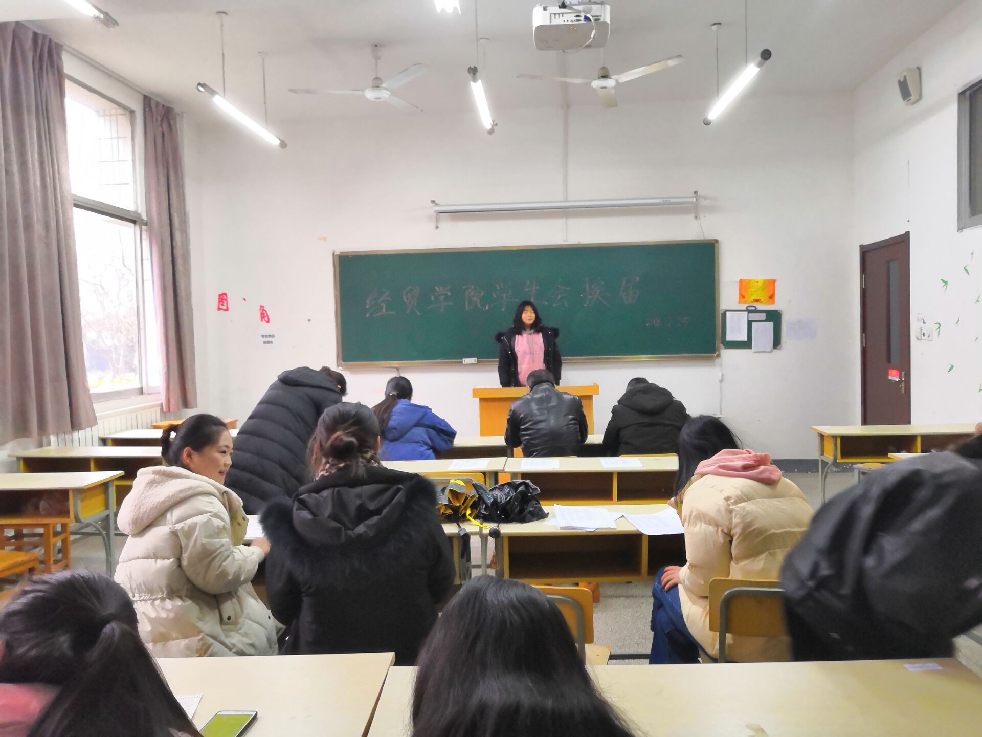 日出水了啊快点使劲动态图