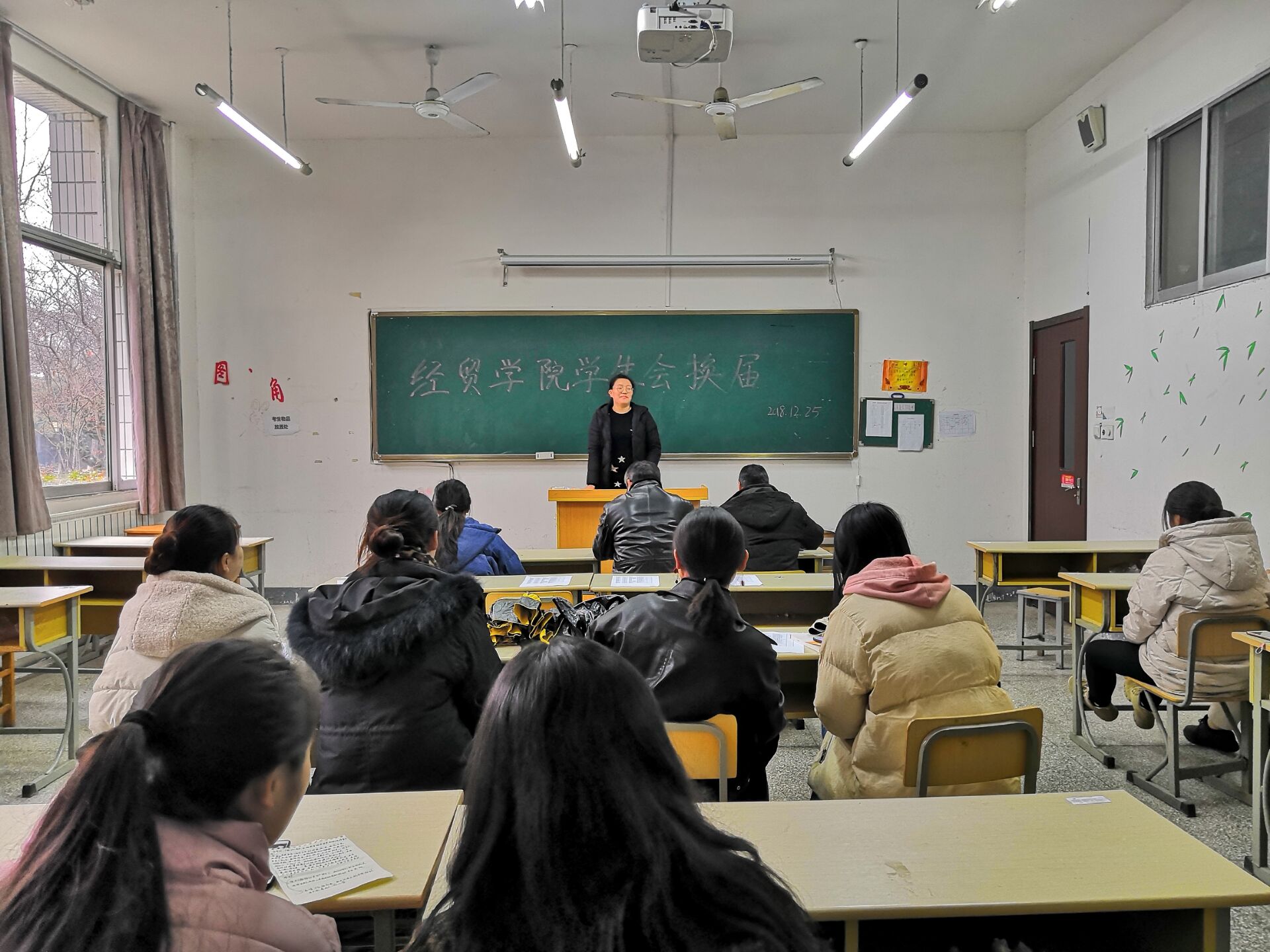 日出水了啊快点使劲动态图