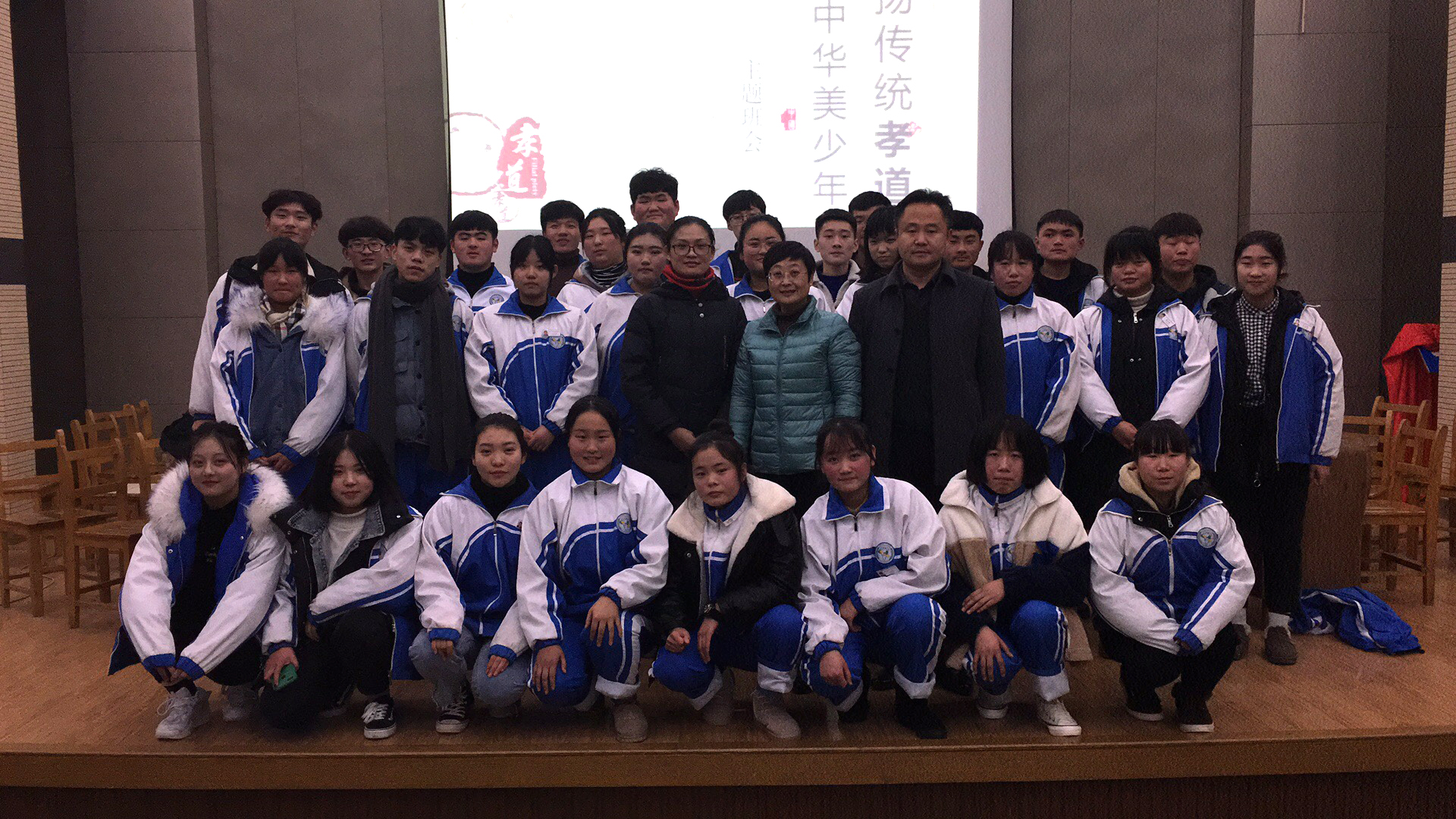 日出水了啊快点使劲动态图