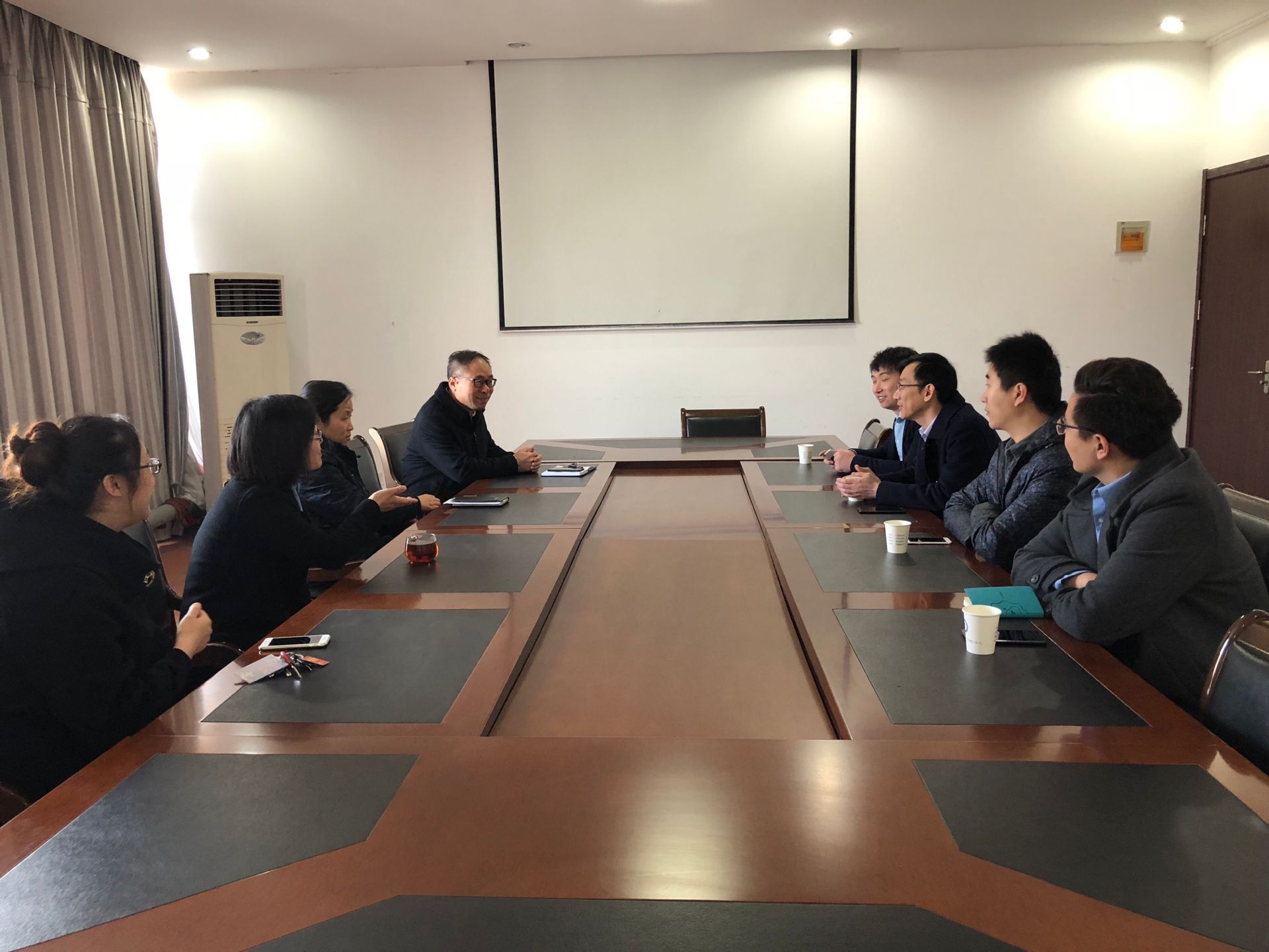 日出水了啊快点使劲动态图