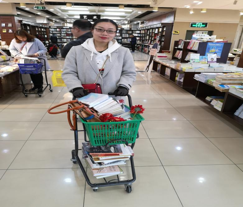 图书馆开展“你选书，我买单”图书现采活动