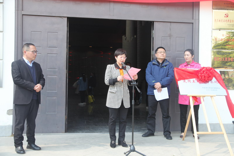 日出水了啊快点使劲动态图