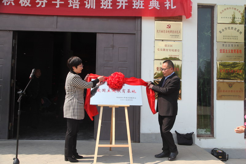 日出水了啊快点使劲动态图