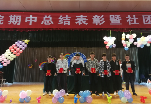 日出水了啊快点使劲动态图