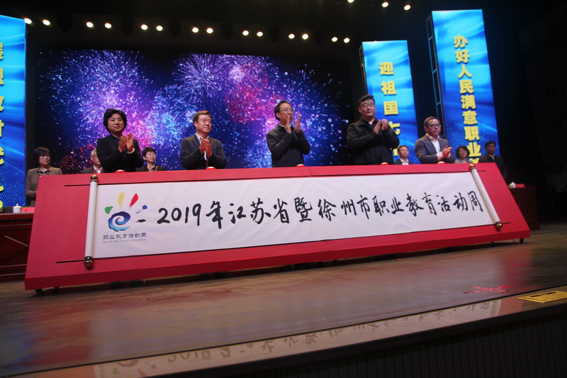 日出水了啊快点使劲动态图