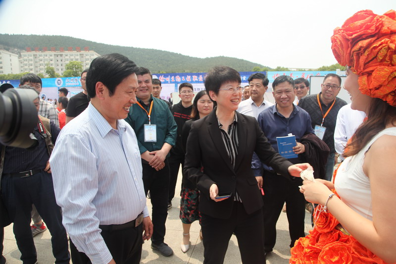 日出水了啊快点使劲动态图