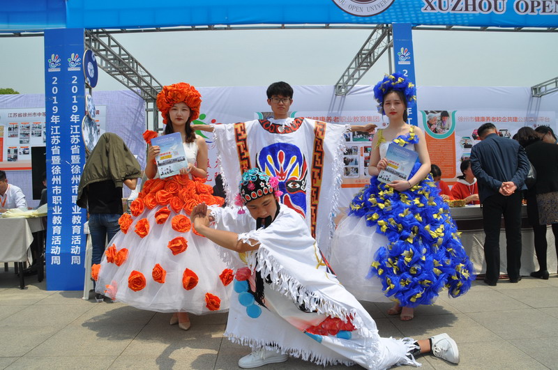 日出水了啊快点使劲动态图