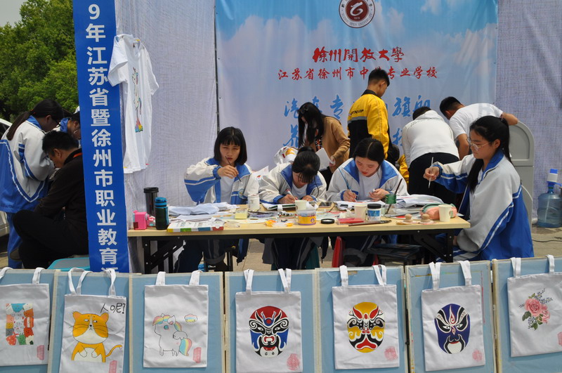 日出水了啊快点使劲动态图