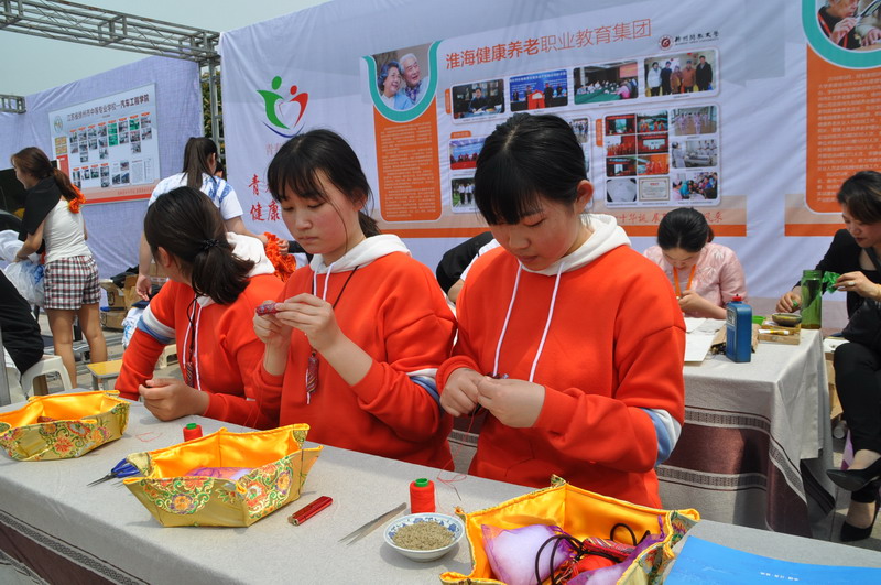 日出水了啊快点使劲动态图