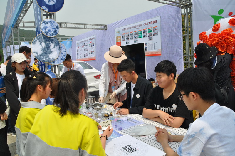 日出水了啊快点使劲动态图