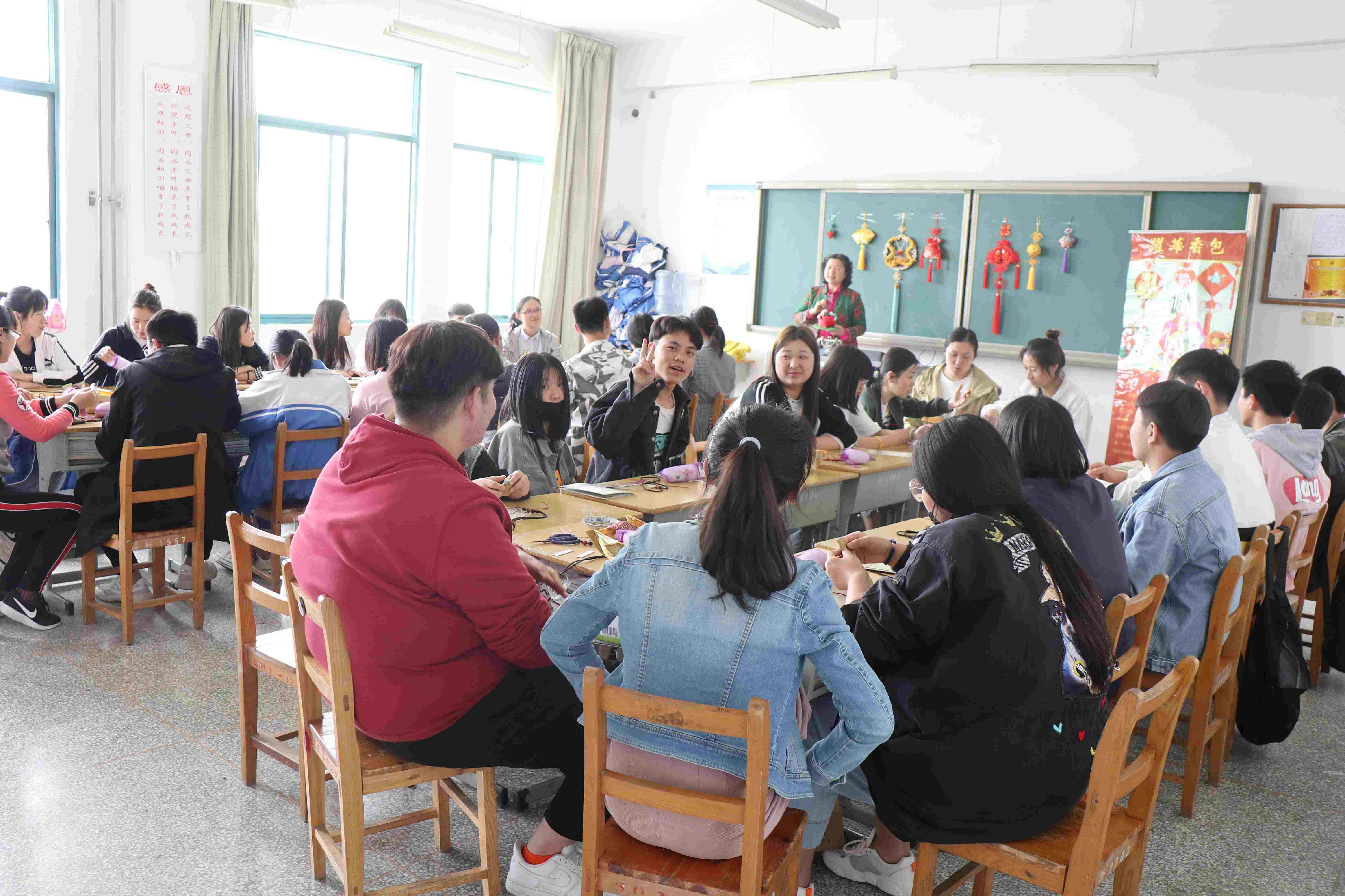 日出水了啊快点使劲动态图