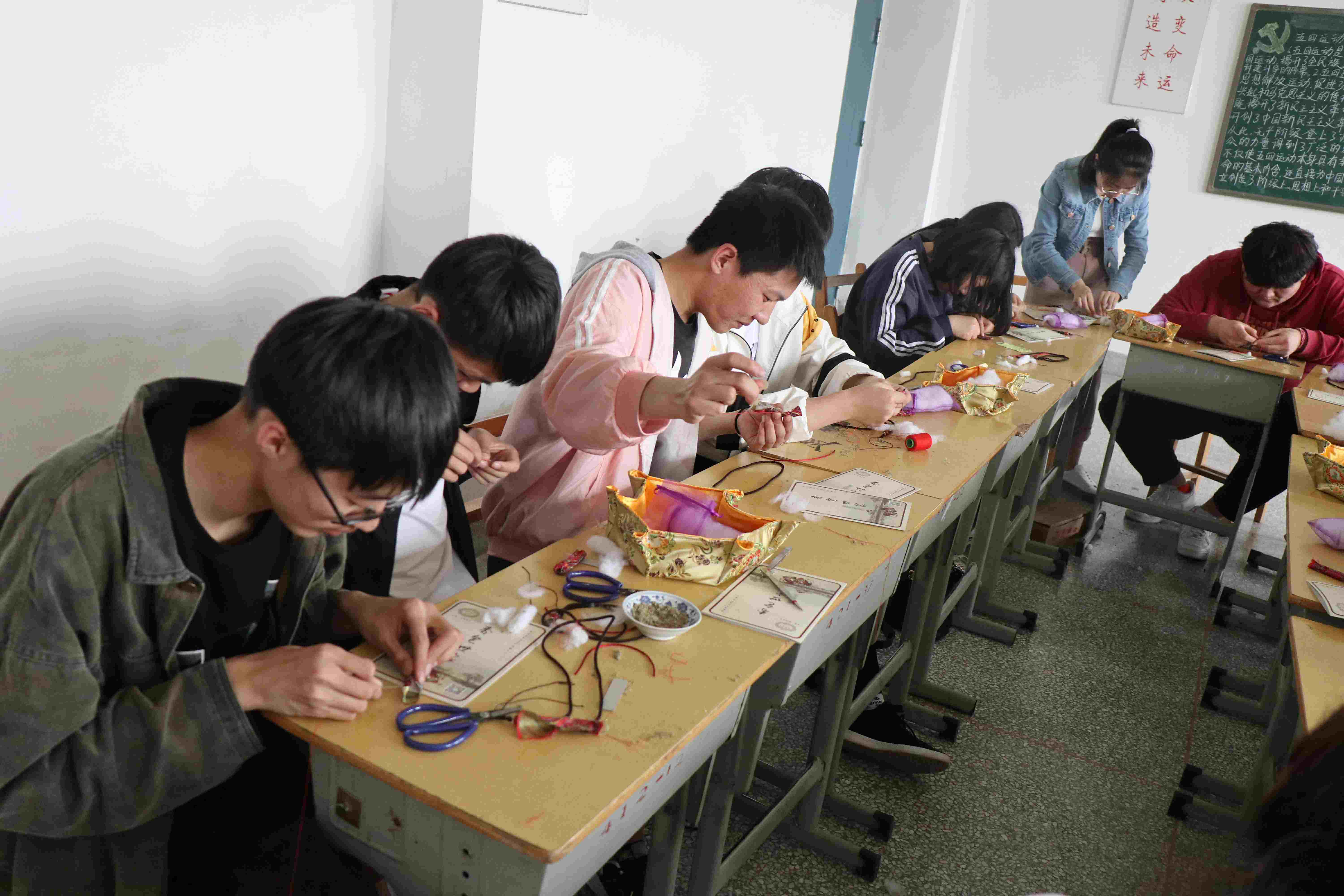 日出水了啊快点使劲动态图