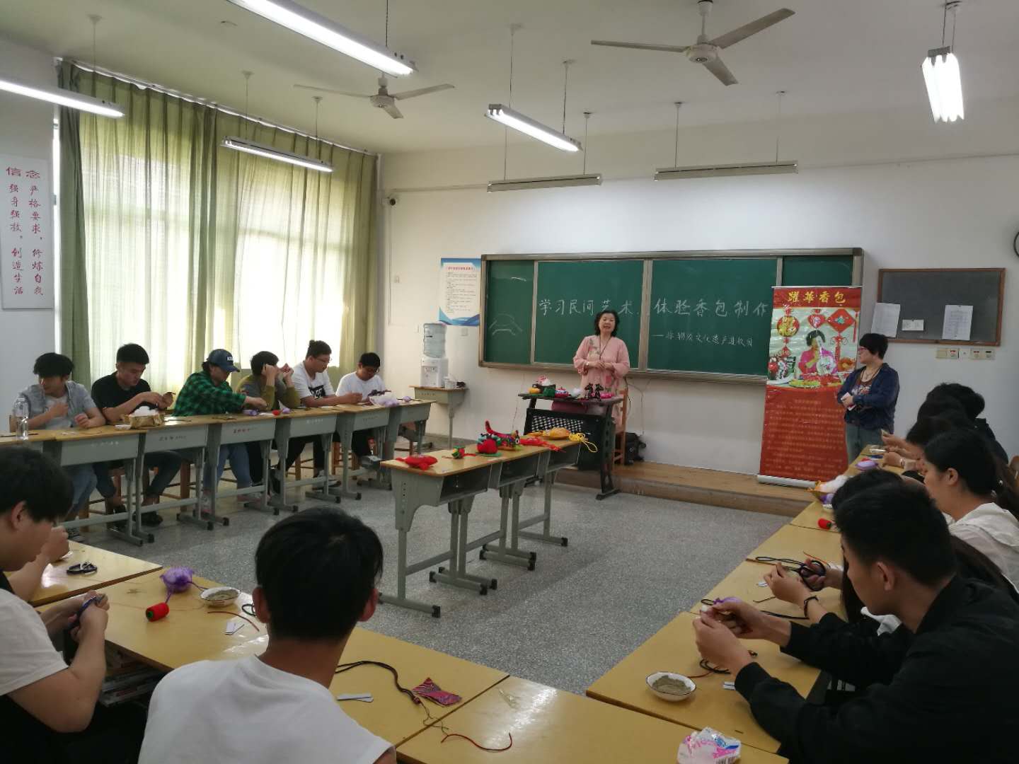 日出水了啊快点使劲动态图