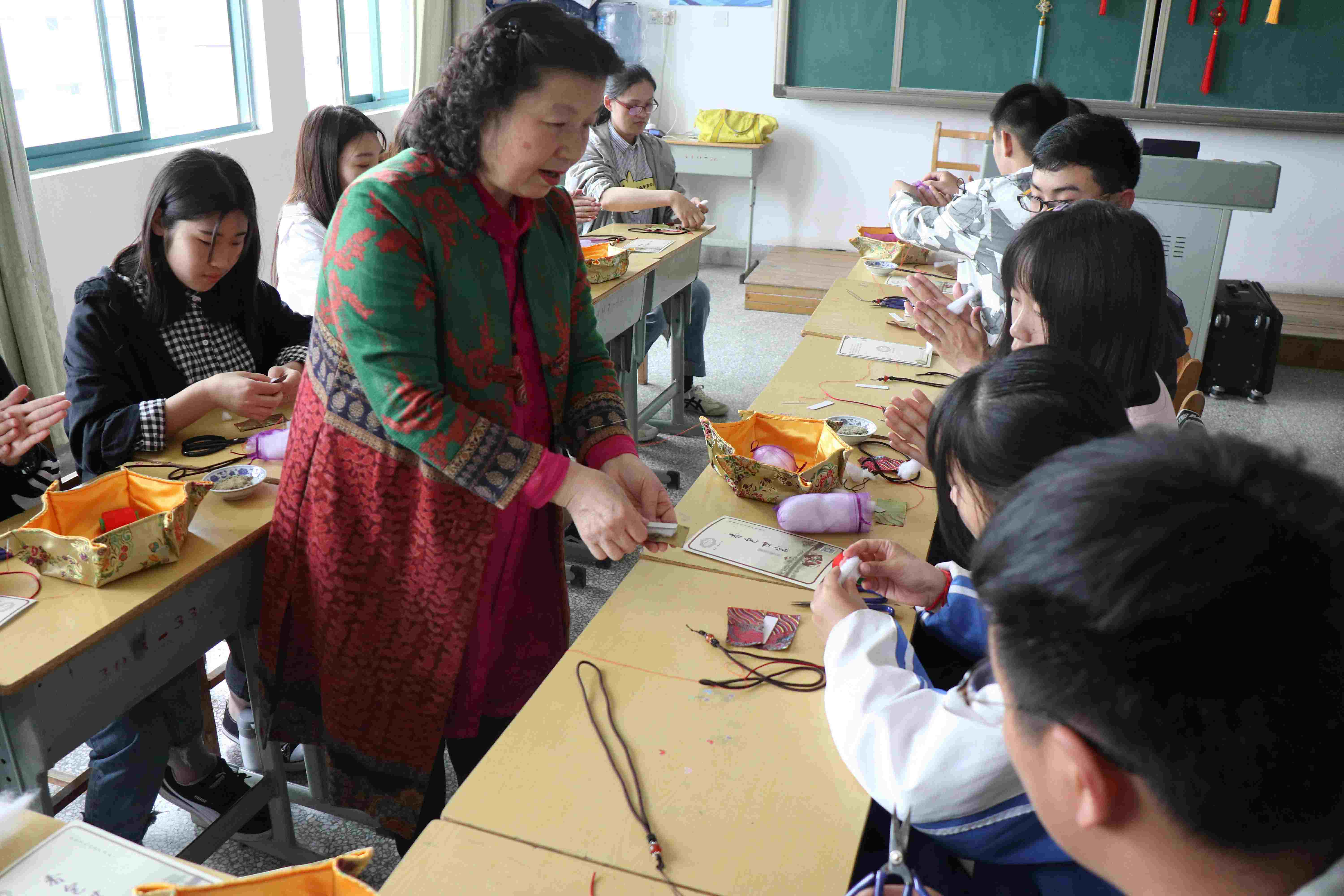 日出水了啊快点使劲动态图