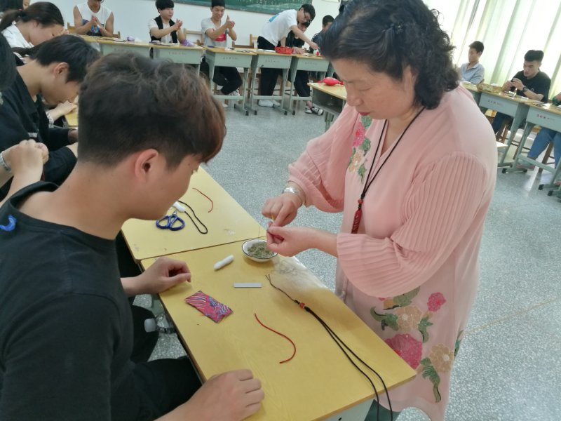 日出水了啊快点使劲动态图